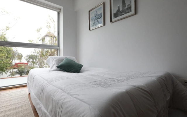 Quiet Romantic Apartment In The Heart Of Barranco