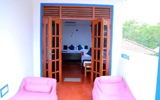 Golden Surfer Beach Hotel