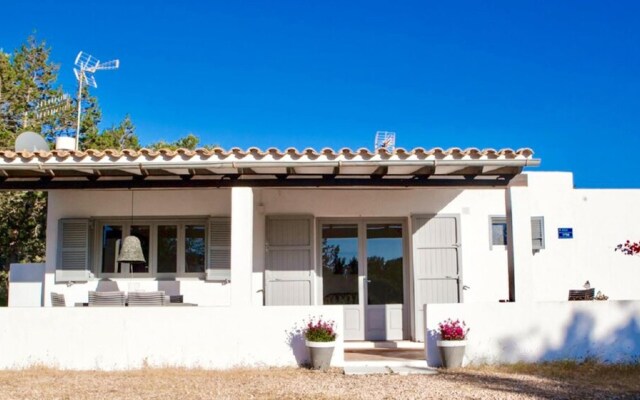 House with 3 Bedrooms in Formentera, with Enclosed Garden And Wifi - 5 Km From the Beach