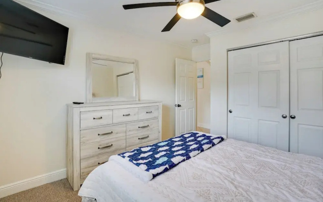 2 Mi to Bonita Beach: Bbq-ready Townhome!