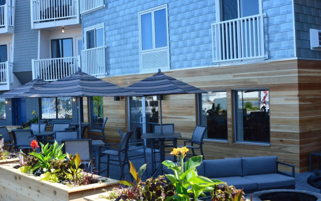 Rockland Harbor Hotel