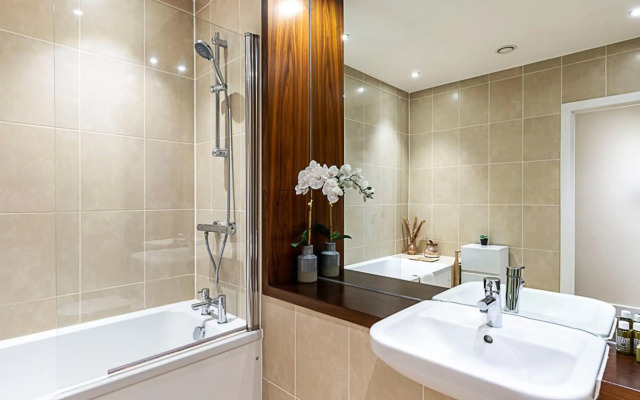 Vibrant London Canal Apartment