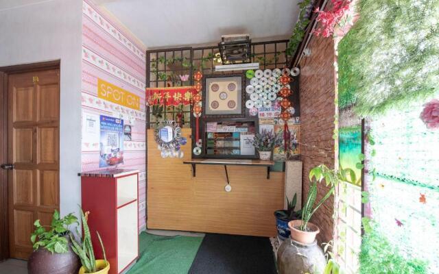 Spot On 90305 Hen Hen Hotel