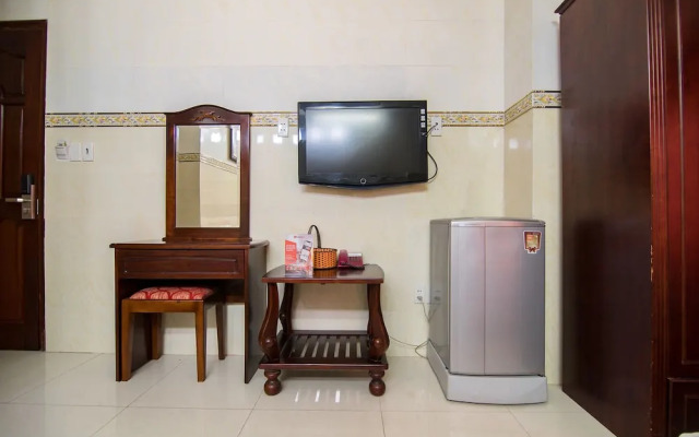 RedDoorz near Tan Son Nhat Airport