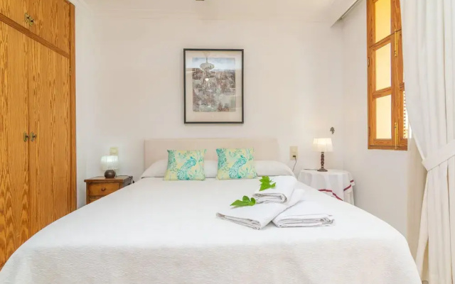 Bella in Alc dia With 3 Bedrooms and 2 Bathrooms