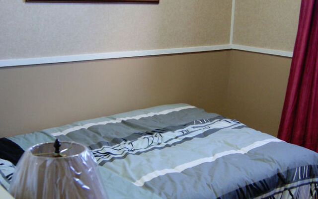 Manor Hostel B&B & Hotel