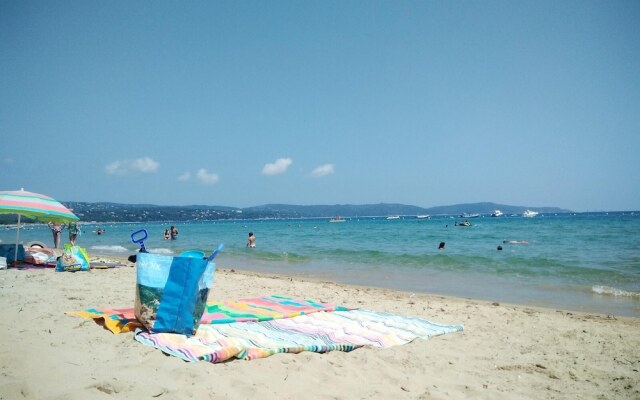 Apartment With one Bedroom in Cavalaire-sur-mer, With Furnished Terrac