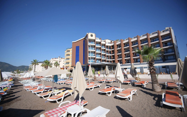 Point Beach Hotel