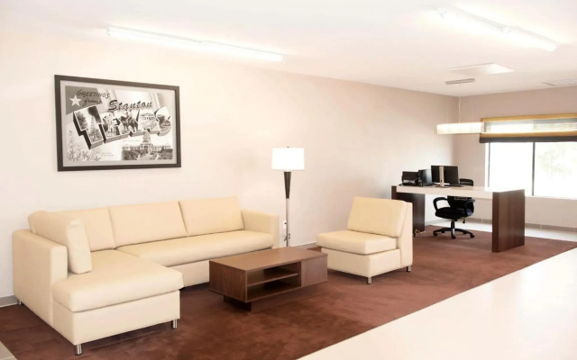 Super 8 By Wyndham Stanton