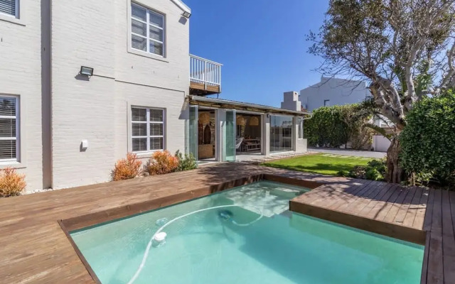 Flamingo Villa Beach Pool Luxury Solar Back Up