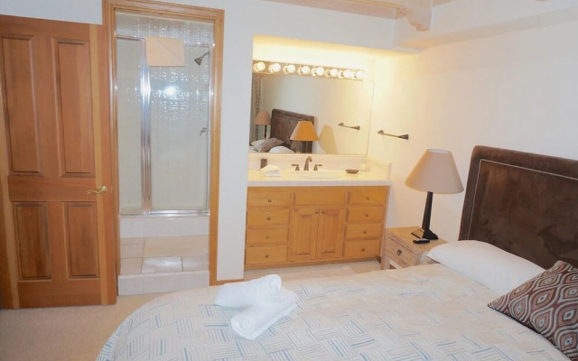 Beautiful Remodeled 2-bedroom Condo