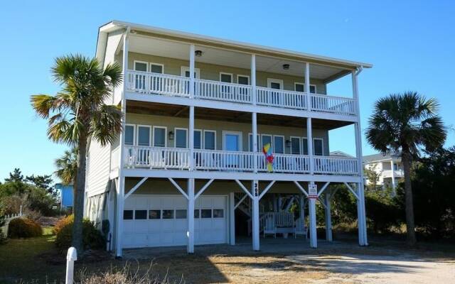 Holden Haven 4 Bedroom Home by RedAwning