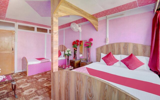 Oyo 6410 Amina Houseboat