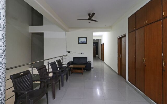 OYO 10662 Hotel Town Noida