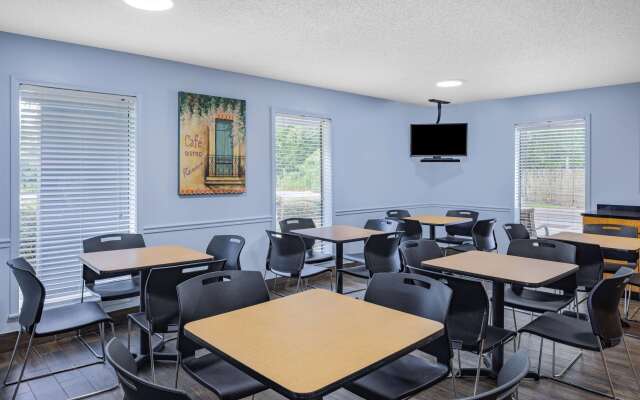 Days Inn by Wyndham Pensacola I-10