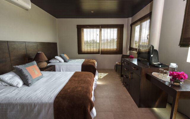 Iguana Crossing Boutique Hotel