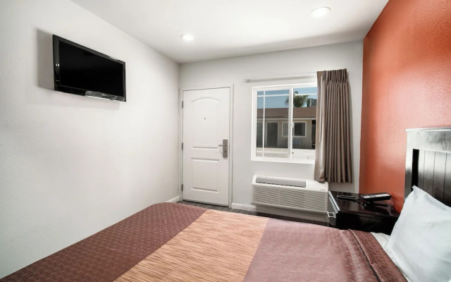 Bell Manor Motel