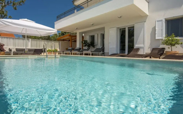 Modern Villa in Cres With Pool