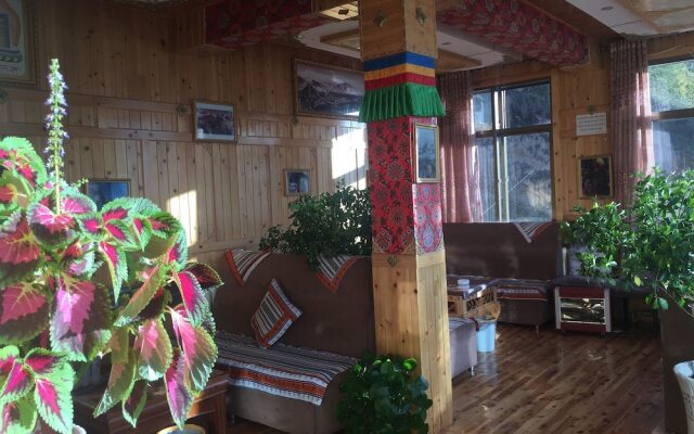 Yangkor Tibetan Homestay - Hostel