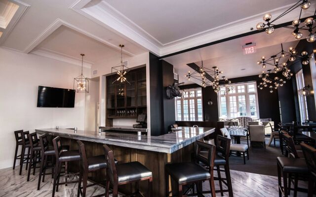 Redmont Hotel Birmingham, Curio Collection by Hilton