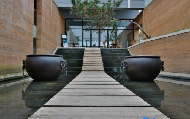 Yinju Jingde Art Hotel