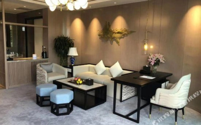 Mingzhu Lake Resort