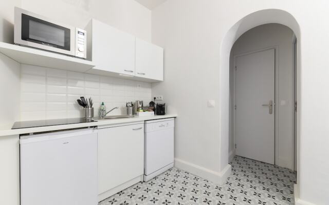 Daumier - New 2 Bdrs Flat near la Seine