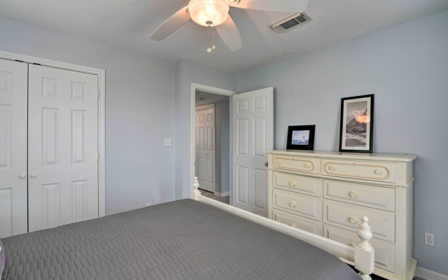Oceanfront Galveston Home - Walk to Beach!