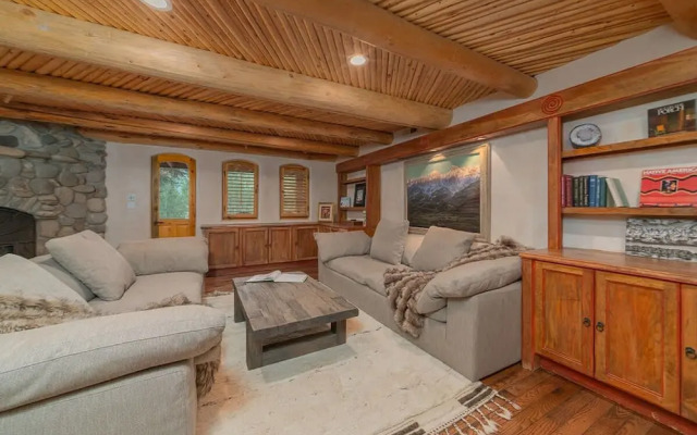 Absolutely Amazing Slopeside Mountain Lodge With spa
