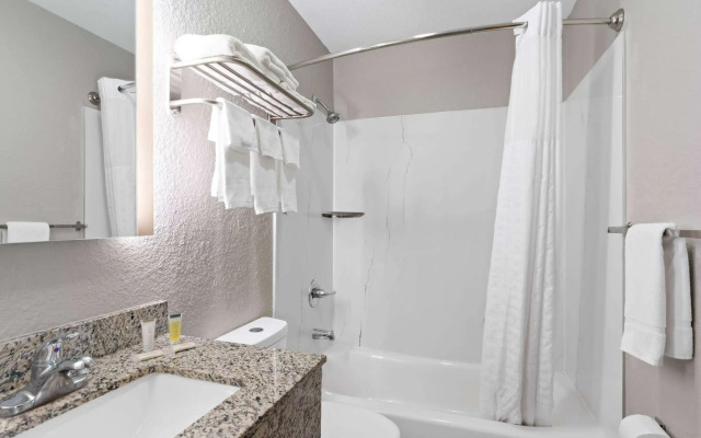 Super 8 by Wyndham Elizabethtown
