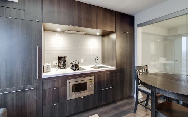 Amazing Royal Suites Yorkville