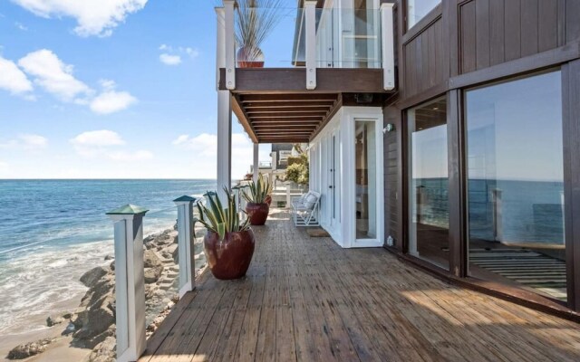 Coastline Villa In Malibu