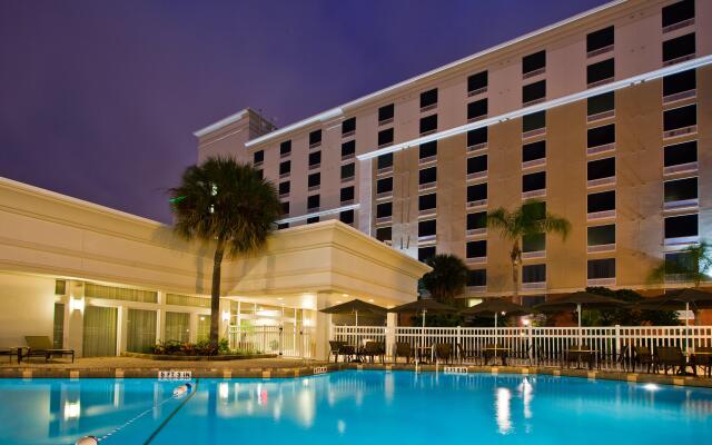 Holiday Inn & Suites Across From Universal Orlando by IHG