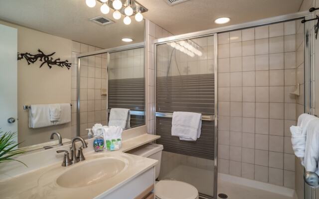 Maui Banyan H506 1 Bedroom Condo by RedAwning