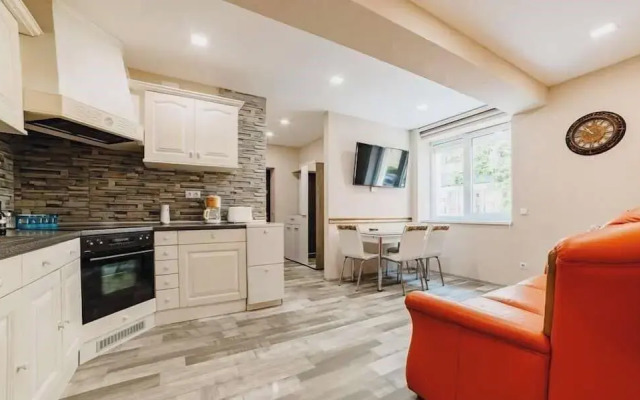 Noua Oasis BNB with parking