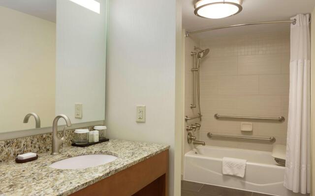 Embassy Suites Baltimore - Inner Harbor