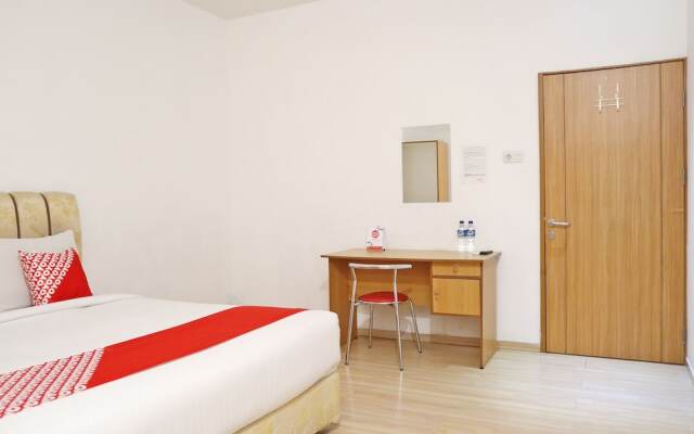 M Authentic Kost Man by OYO Rooms