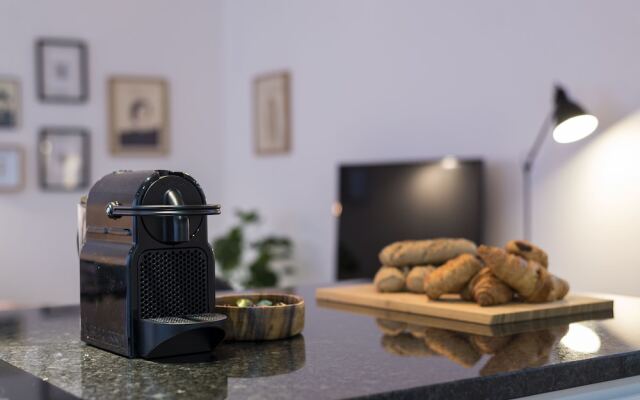 Bruno's Downtown Apartment