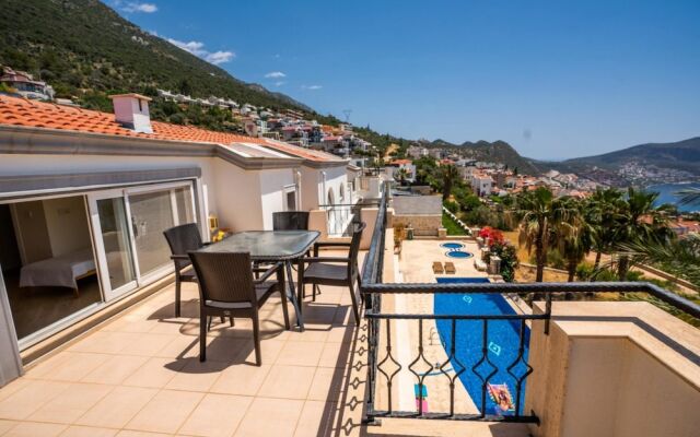 Lovely Flat Near Beach With Shared Pool in Kalkan