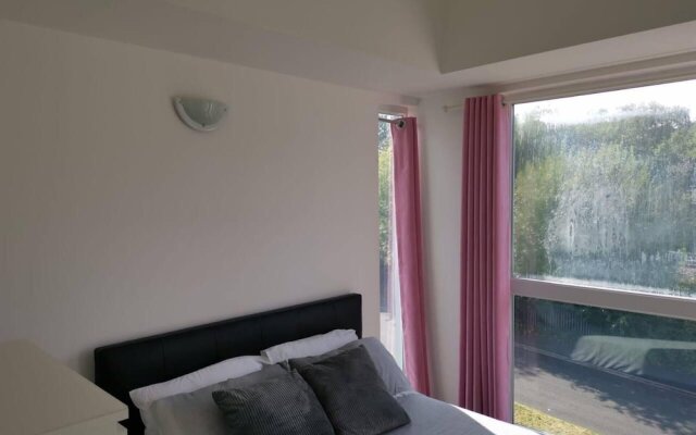 Dellehomes Remarkable 4-bed House in Manchester