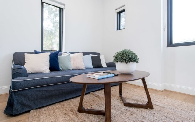 Relaxed 2 Bedroom Apartment Minutes From The Beach