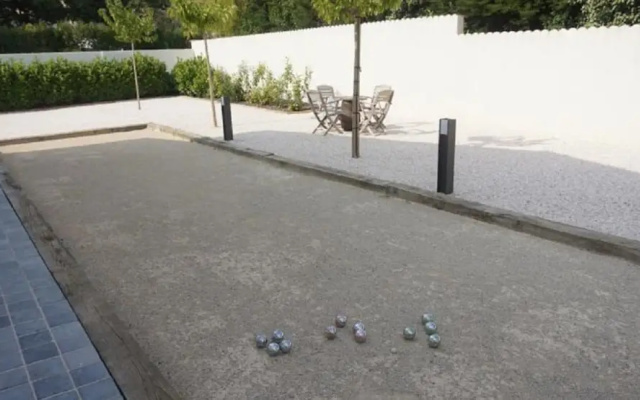 Luxurious Villa in Saint Genies de Fontedit With Heated Pool