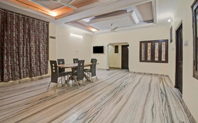 OYO Flagship 70280 Hotel Raj Baag