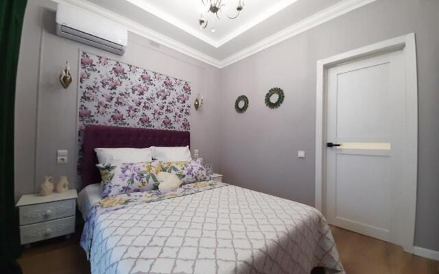 2 BDR apartment near Gorky Park, Center
