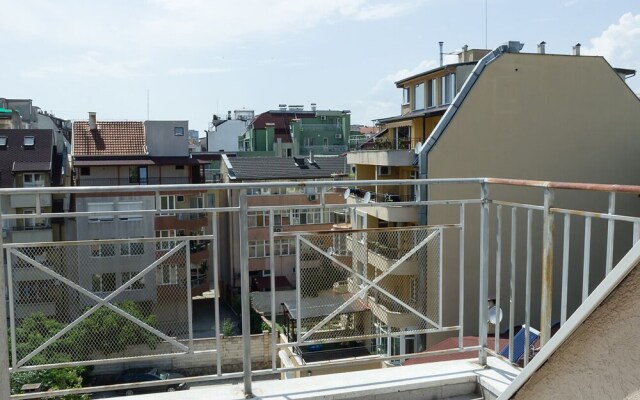 FM Premium 1-BDR Apartment with Parking Spot