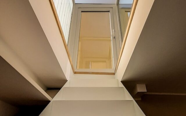 JOIVY Sophisticated 2 Br Loft For 4