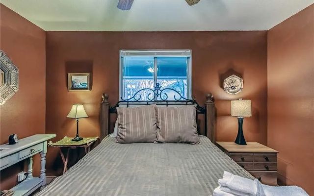 Mustang Hideaway - Three Bedroom Cabin