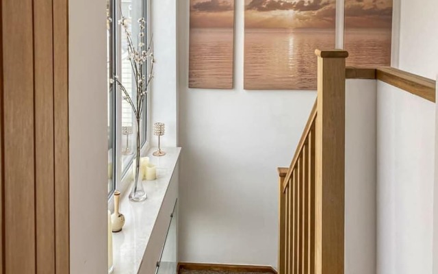 Remarkable Seaside Apartment - Sleeps 4