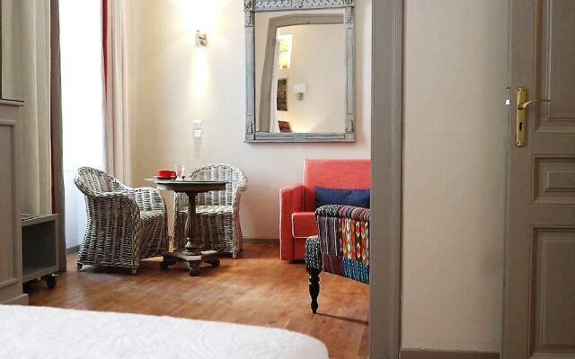 Acropolis TownHouseCo Suites