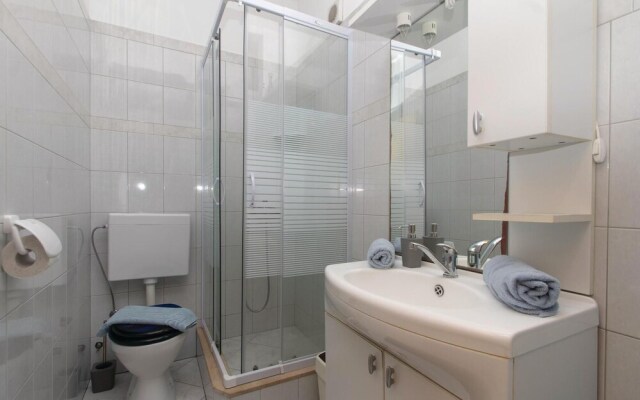 Beautiful Home in Blato With Wifi and 5 Bedrooms